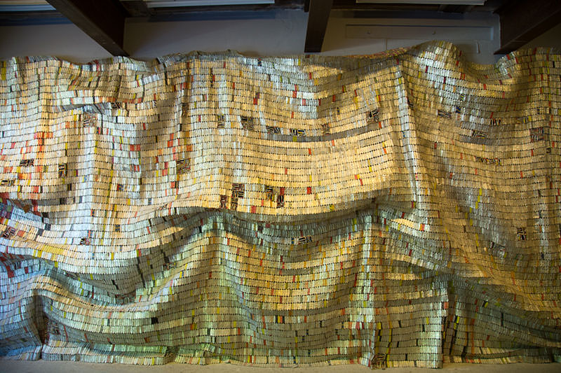 El Anatsui dans la Galerie du Fenil